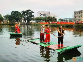 北流萝村掀起“三月三”旅游小高潮