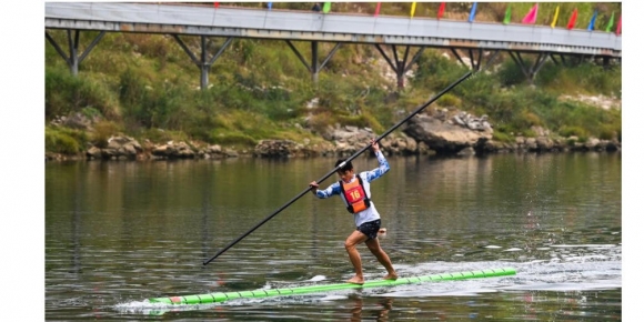 2025年宜州刘三姐故里独竹漂漂流公开赛举行