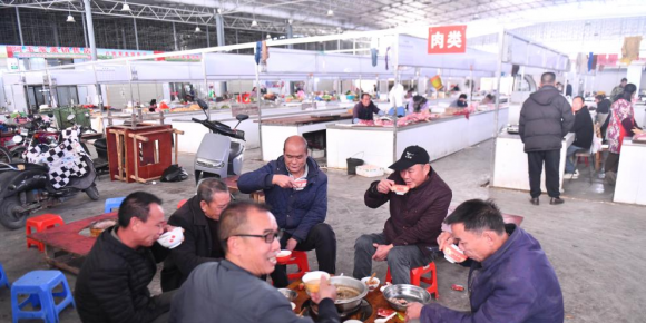 走进广西柳州的乡村集市