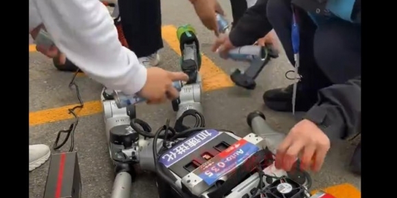 半马机器人换电效率堪比F1进站