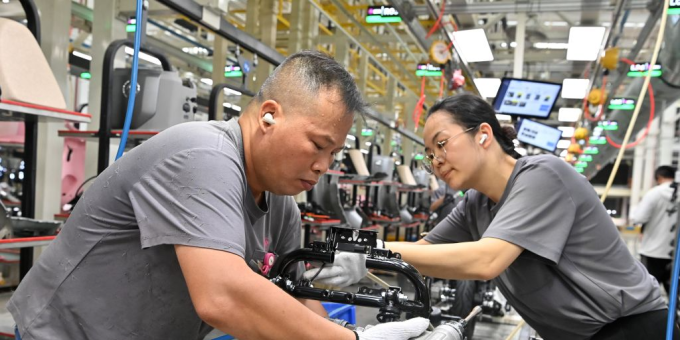 短评：机器再度轰鸣，凝聚政企同心复产力量