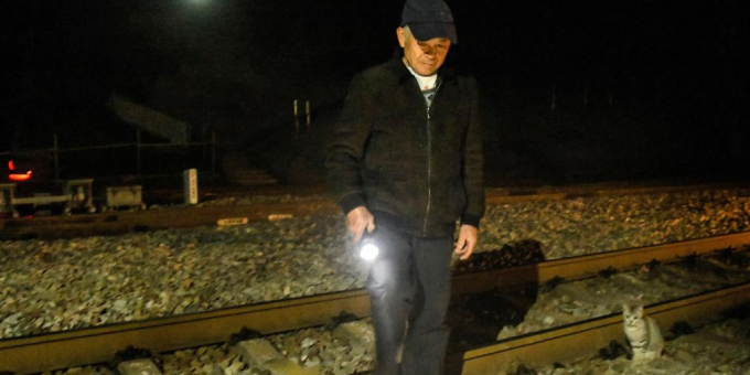 “老铁”四十余载保春运