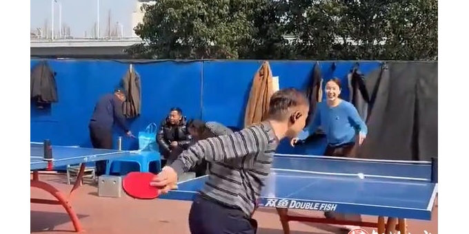 建议年轻人少去公园容易伤自尊