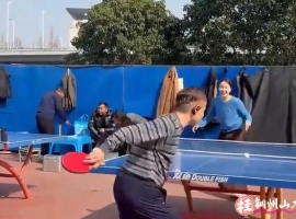 建议年轻人少去公园容易伤自尊