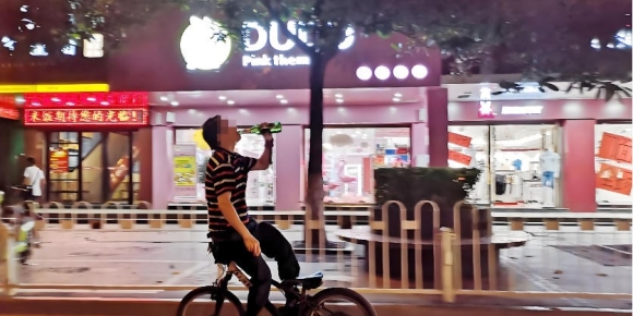 男子婚宴酒后骑车身亡 家属索赔45万